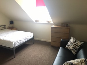Large studio flat in Town Centre